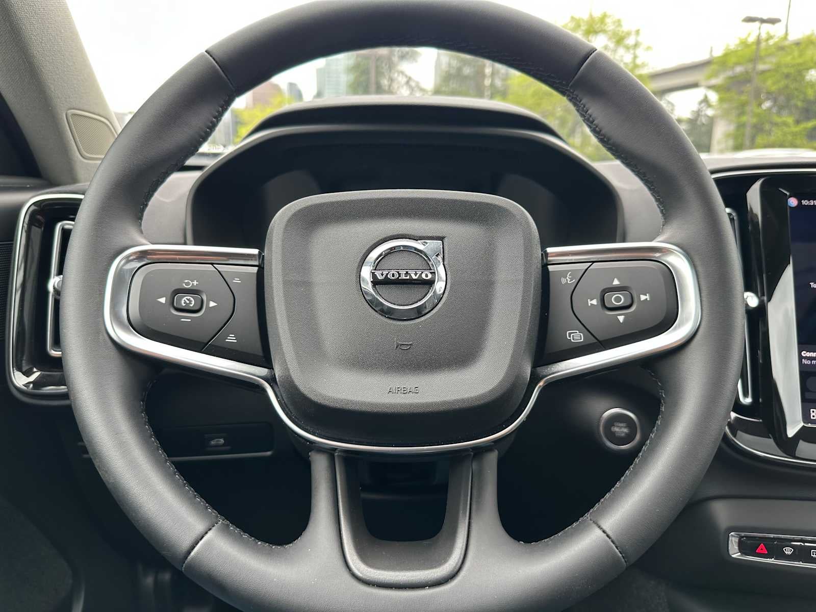2025 Volvo XC40 Plus Dark Theme