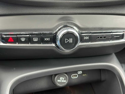 2025 Volvo XC40 Plus Dark Theme