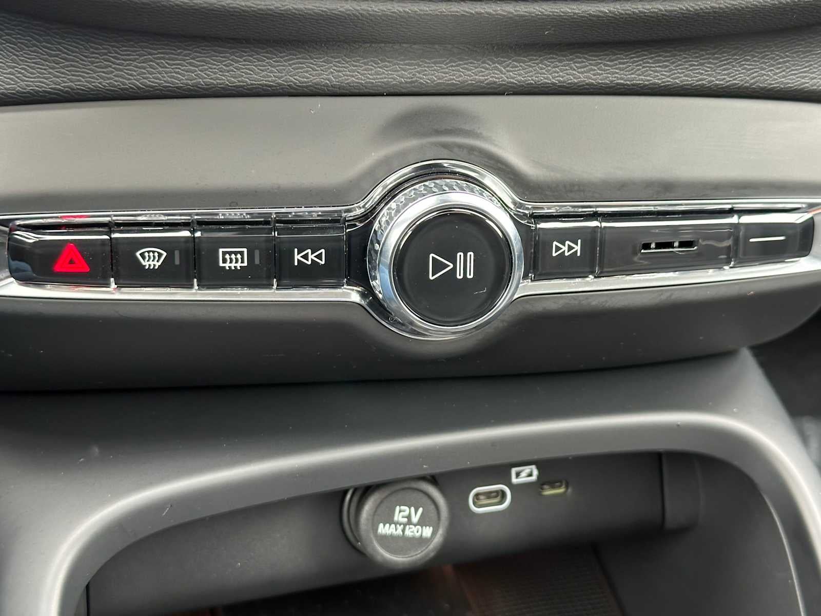 2025 Volvo XC40 Plus Dark Theme