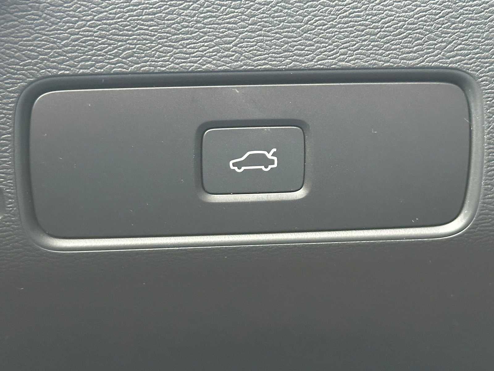 2025 Volvo XC40 Plus Dark Theme