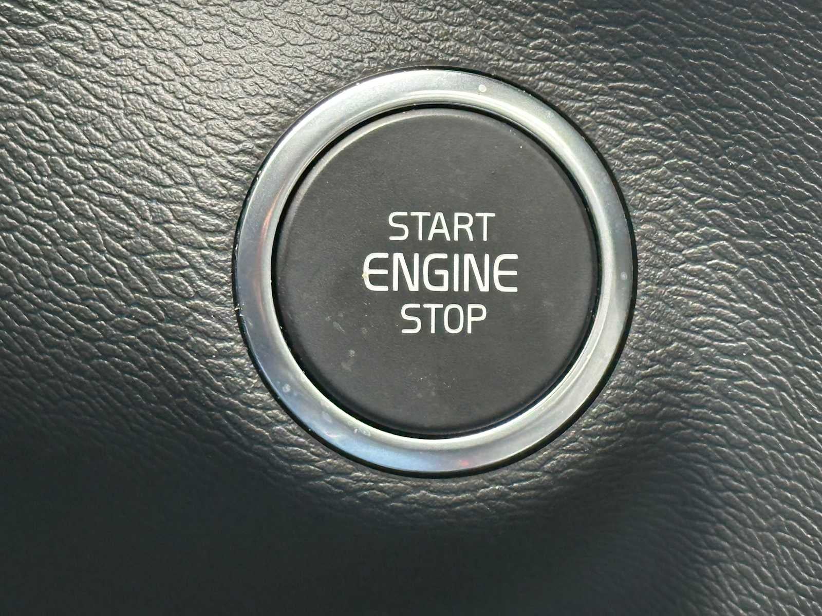 2025 Volvo XC40 Plus Dark Theme