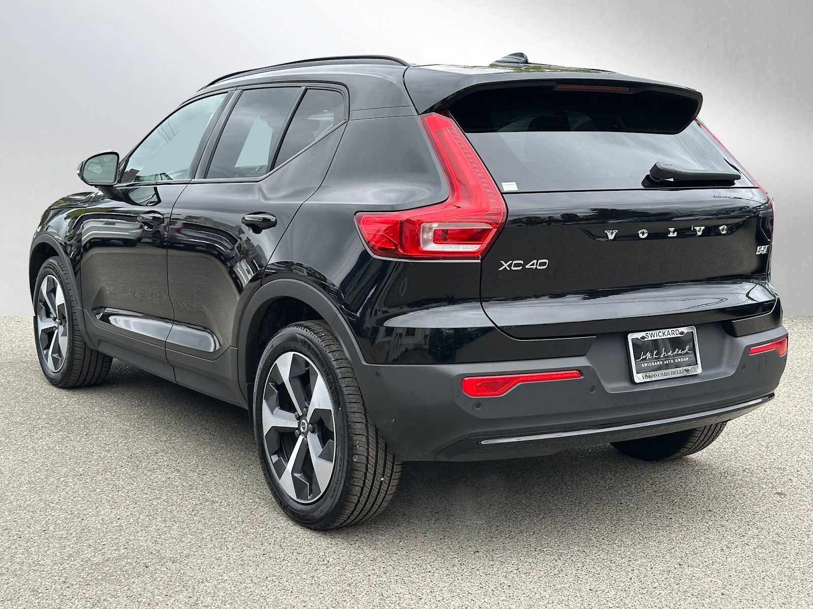 2025 Volvo XC40 Plus Dark Theme