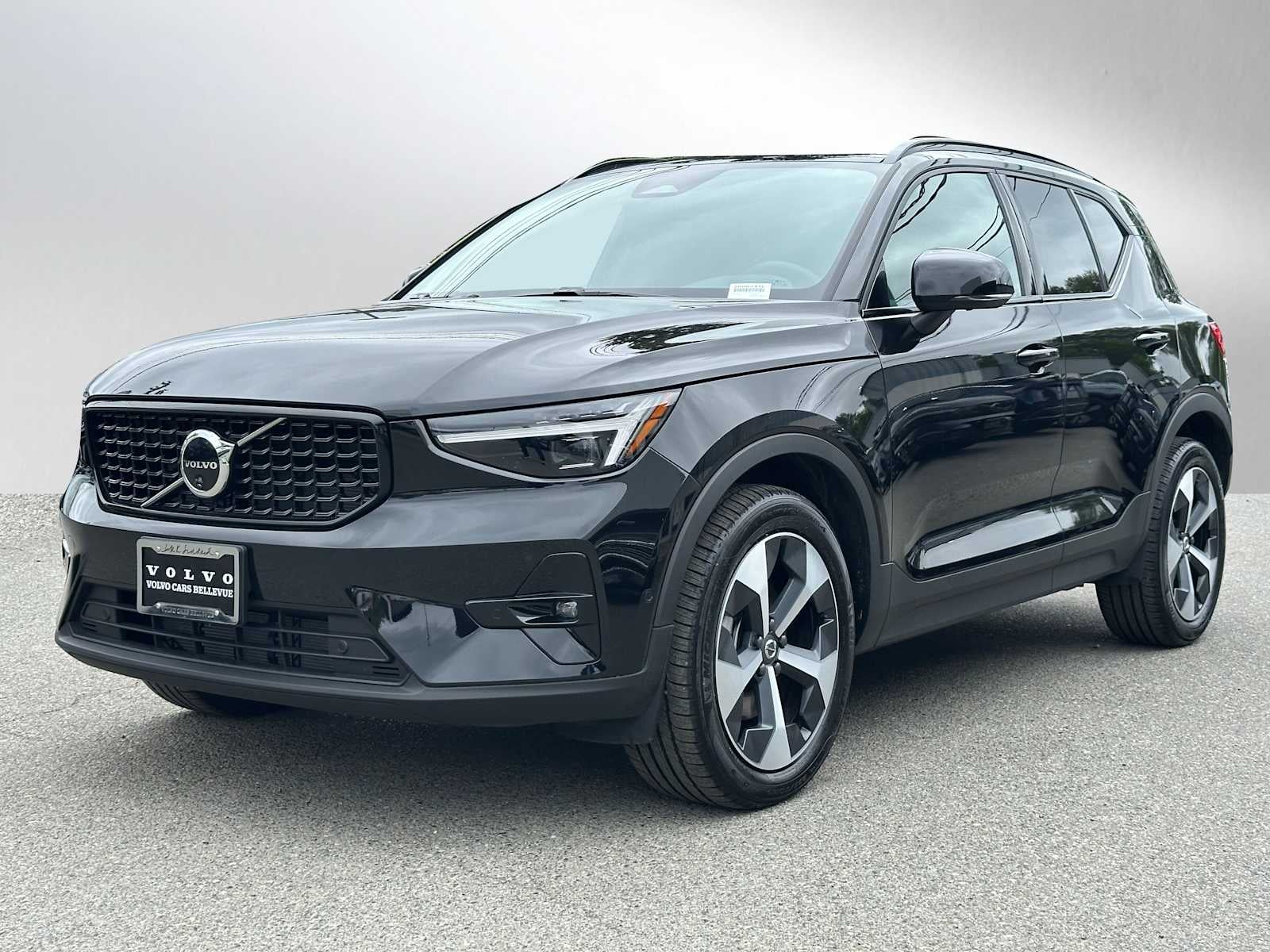 2025 Volvo XC40 Plus Dark Theme