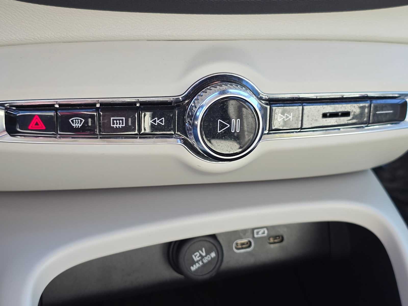 2026 Volvo XC40 Plus