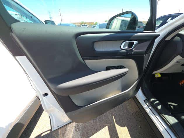 2026 Volvo XC40 Plus