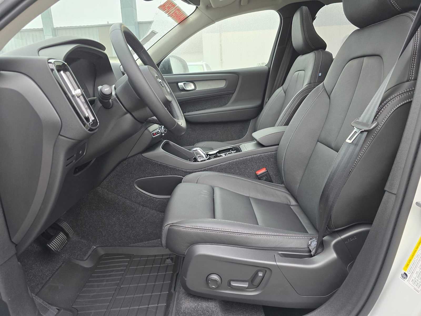 2026 Volvo XC40 Plus