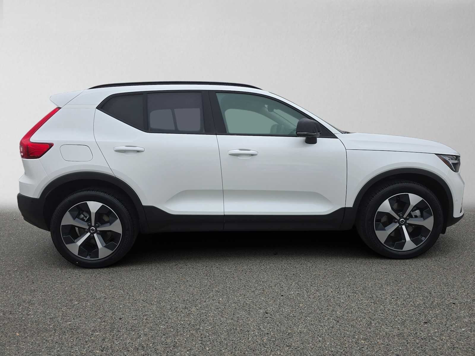 2026 Volvo XC40 Plus