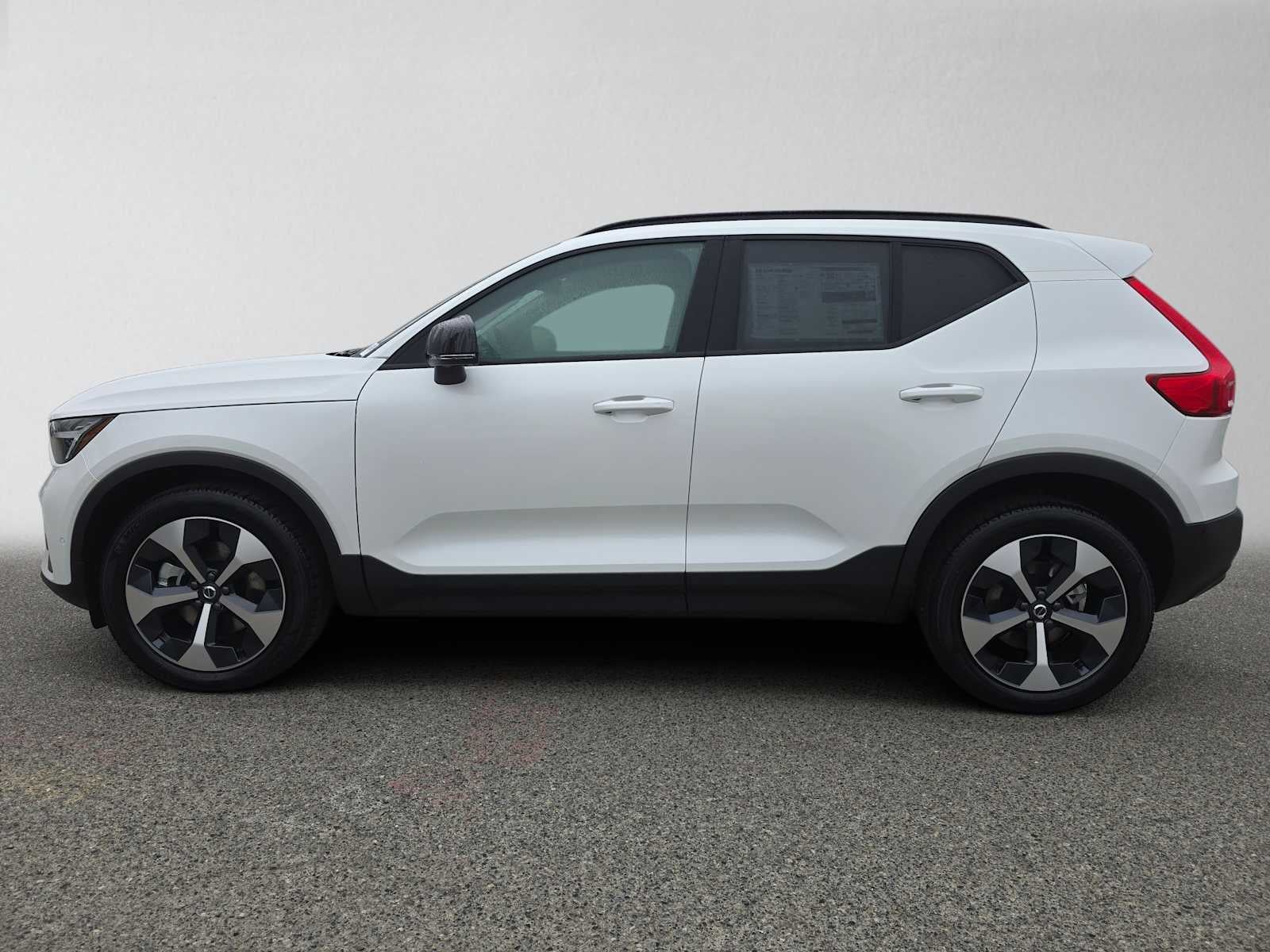 2026 Volvo XC40 Plus