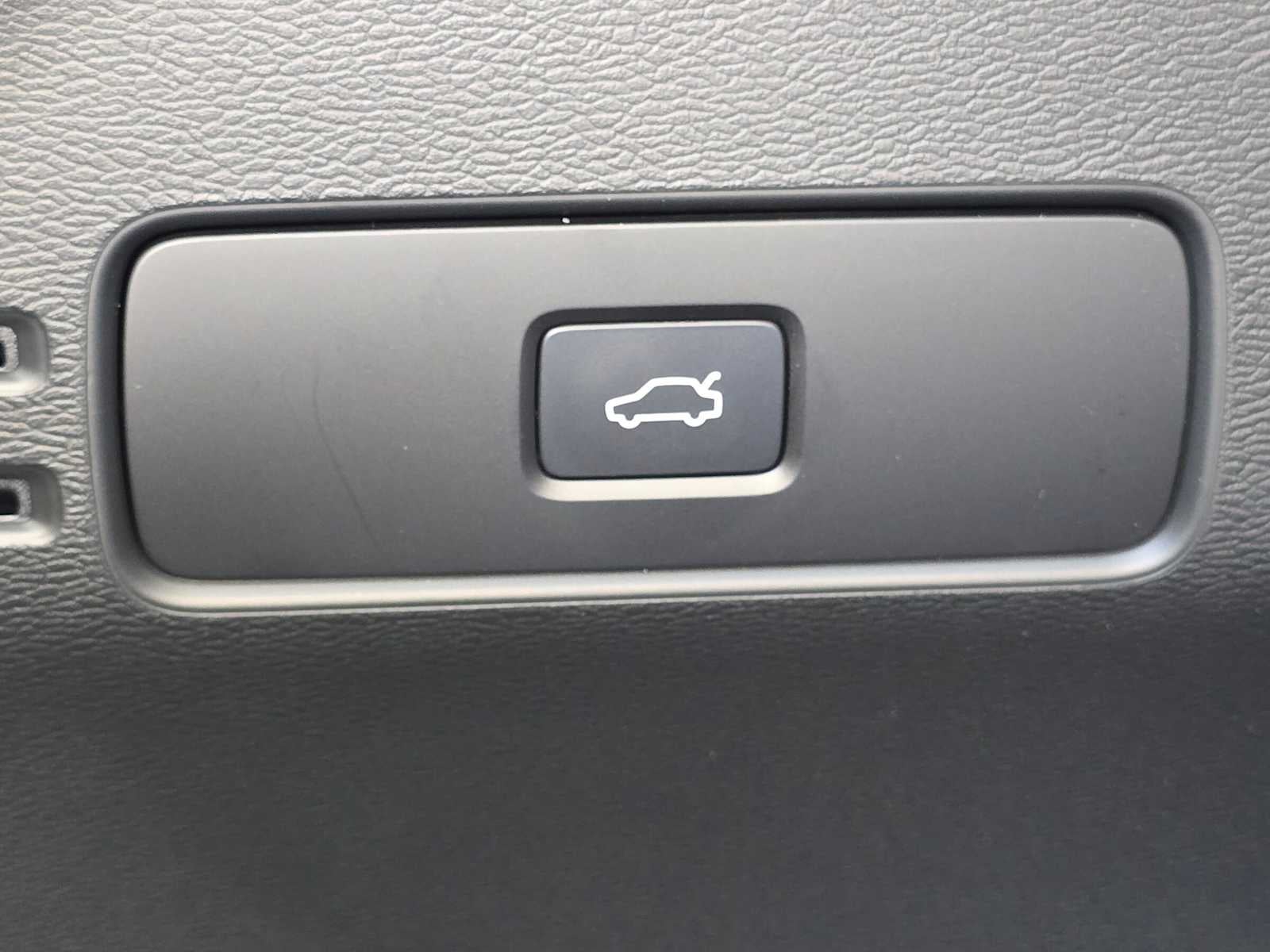 2026 Volvo XC40 Plus