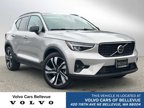 2025 Volvo XC40 Plus Dark Theme