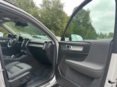 2025 Volvo XC40 Plus Dark Theme