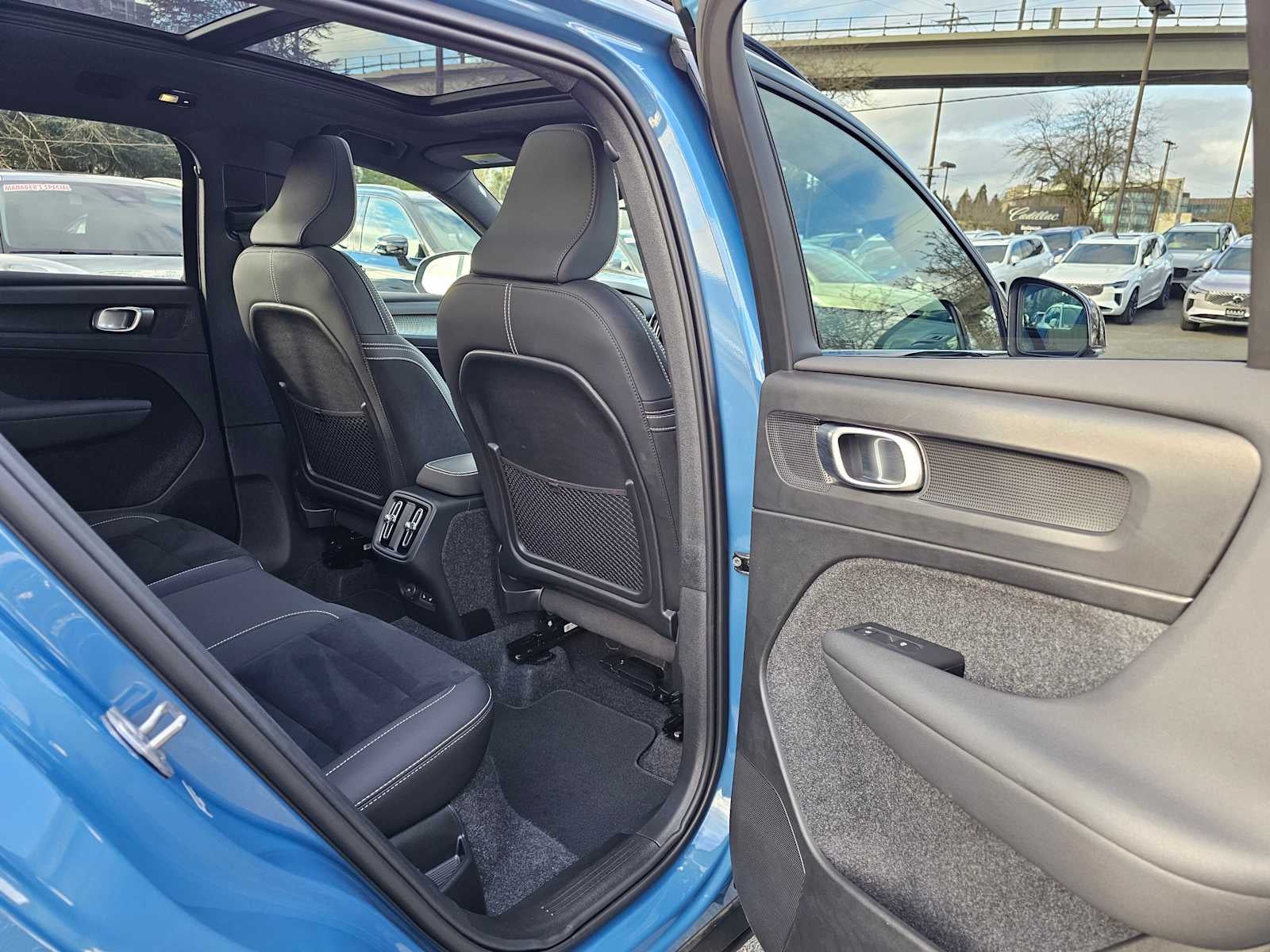 2025 Volvo XC40 Plus Dark Theme