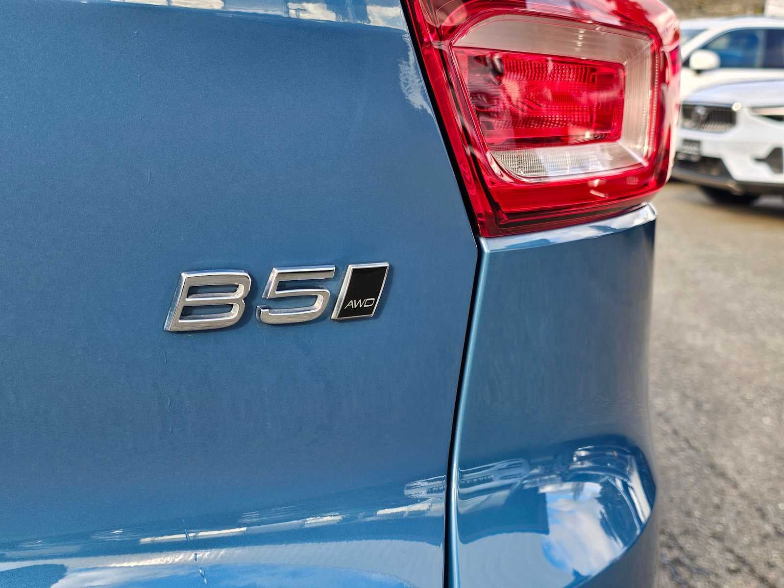 2025 Volvo XC40 Plus Dark Theme