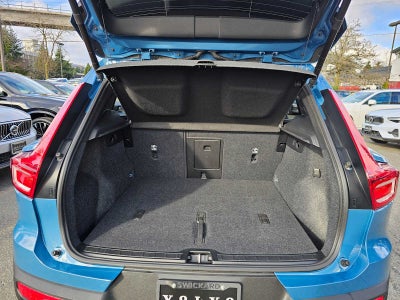 2025 Volvo XC40 Plus Dark Theme