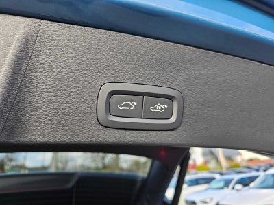 2025 Volvo XC40 Plus Dark Theme