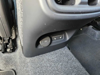 2025 Volvo XC40 Plus Dark Theme