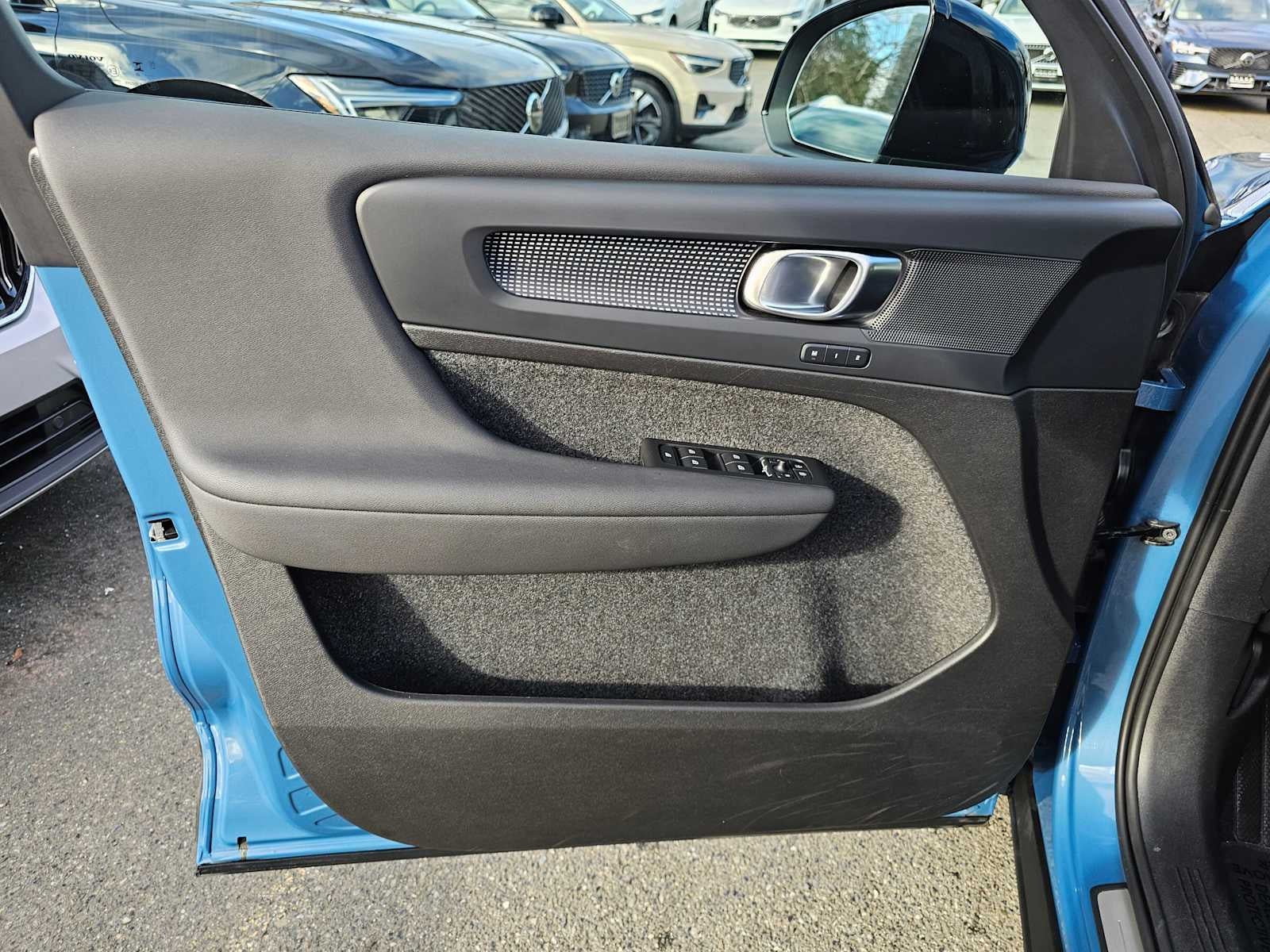 2025 Volvo XC40 Plus Dark Theme