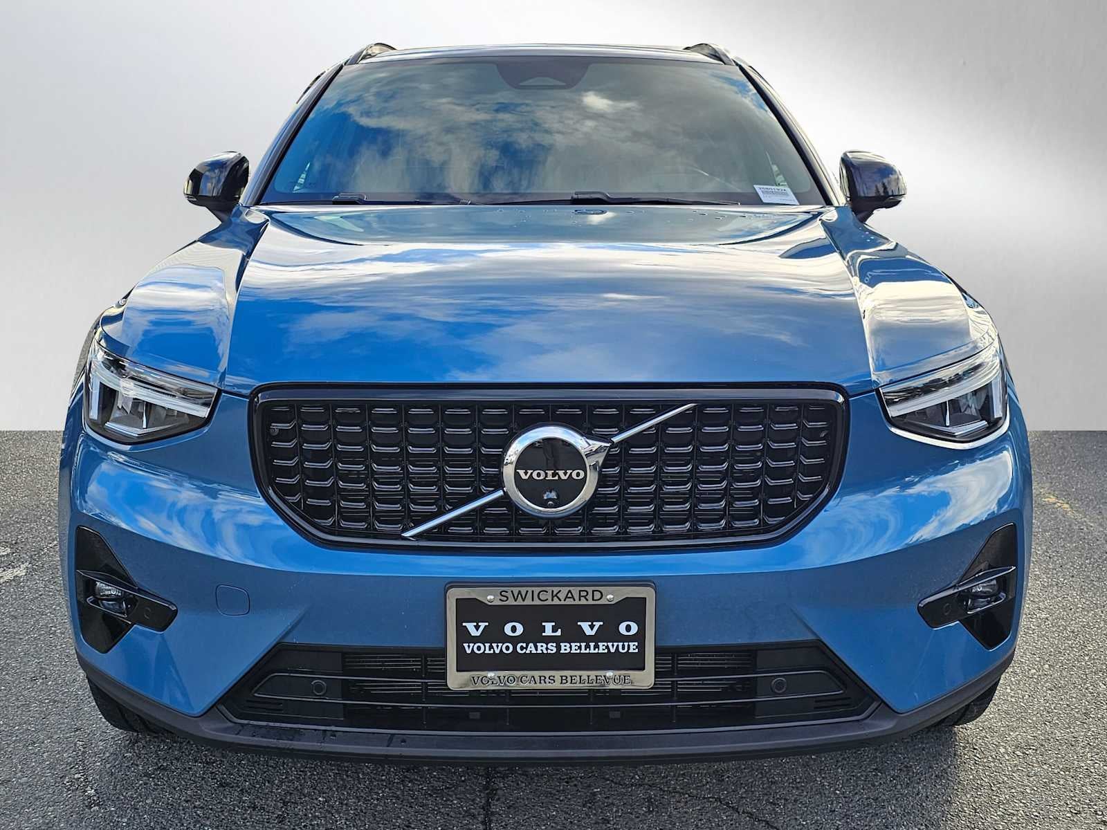 2025 Volvo XC40 Plus Dark Theme