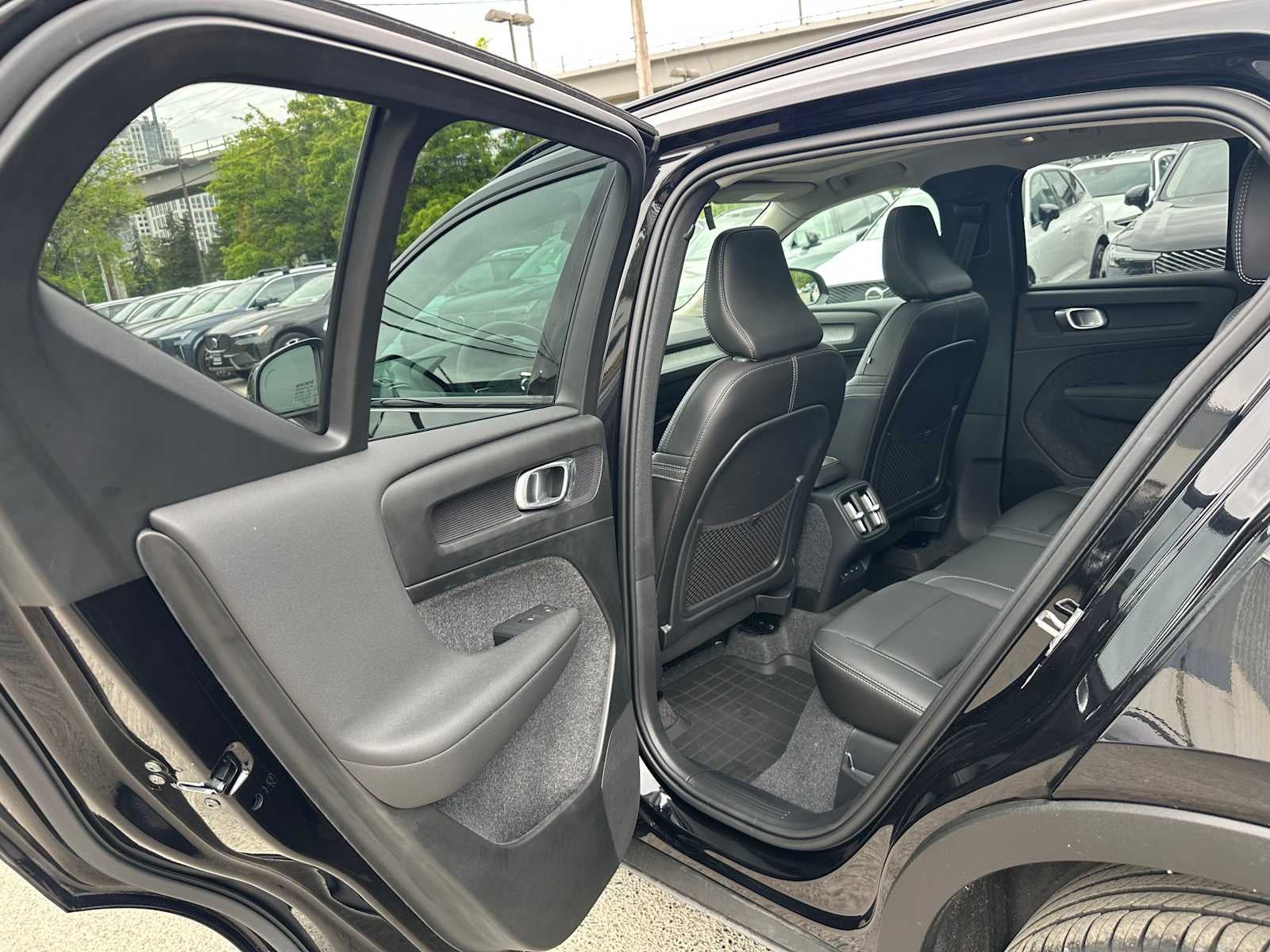 2025 Volvo XC40 Plus Dark Theme