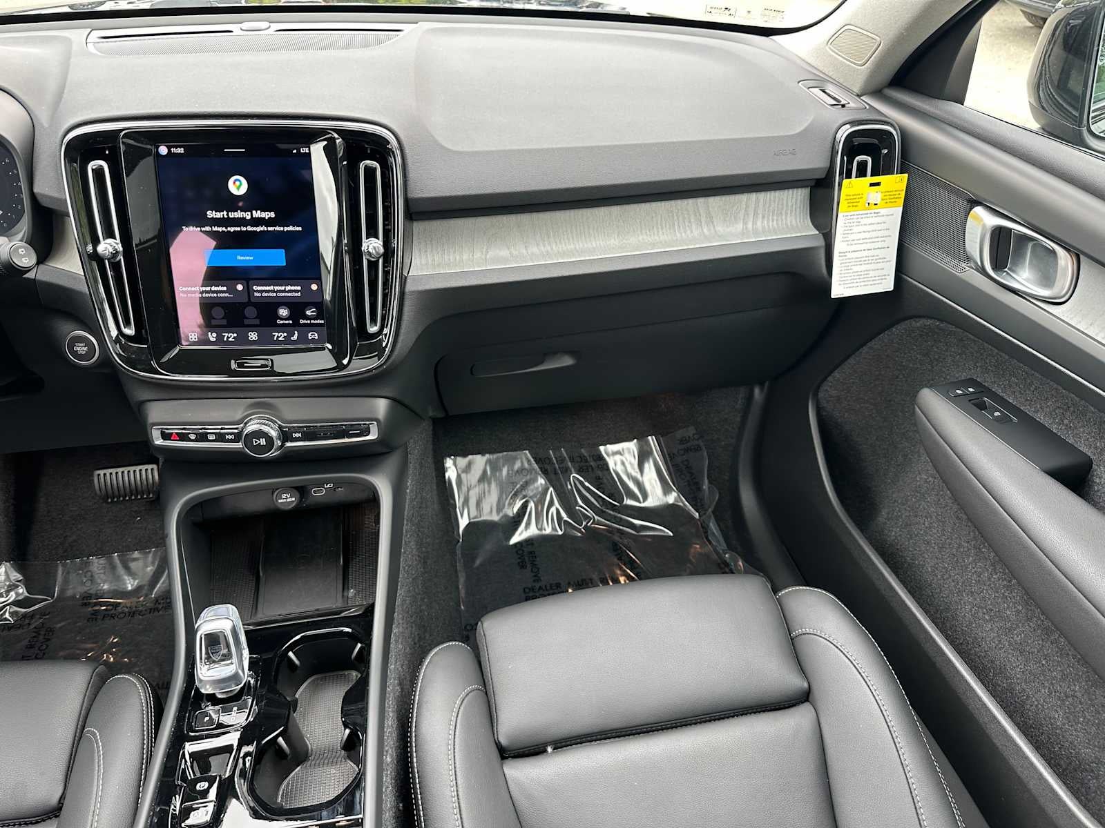 2025 Volvo XC40 Plus Dark Theme