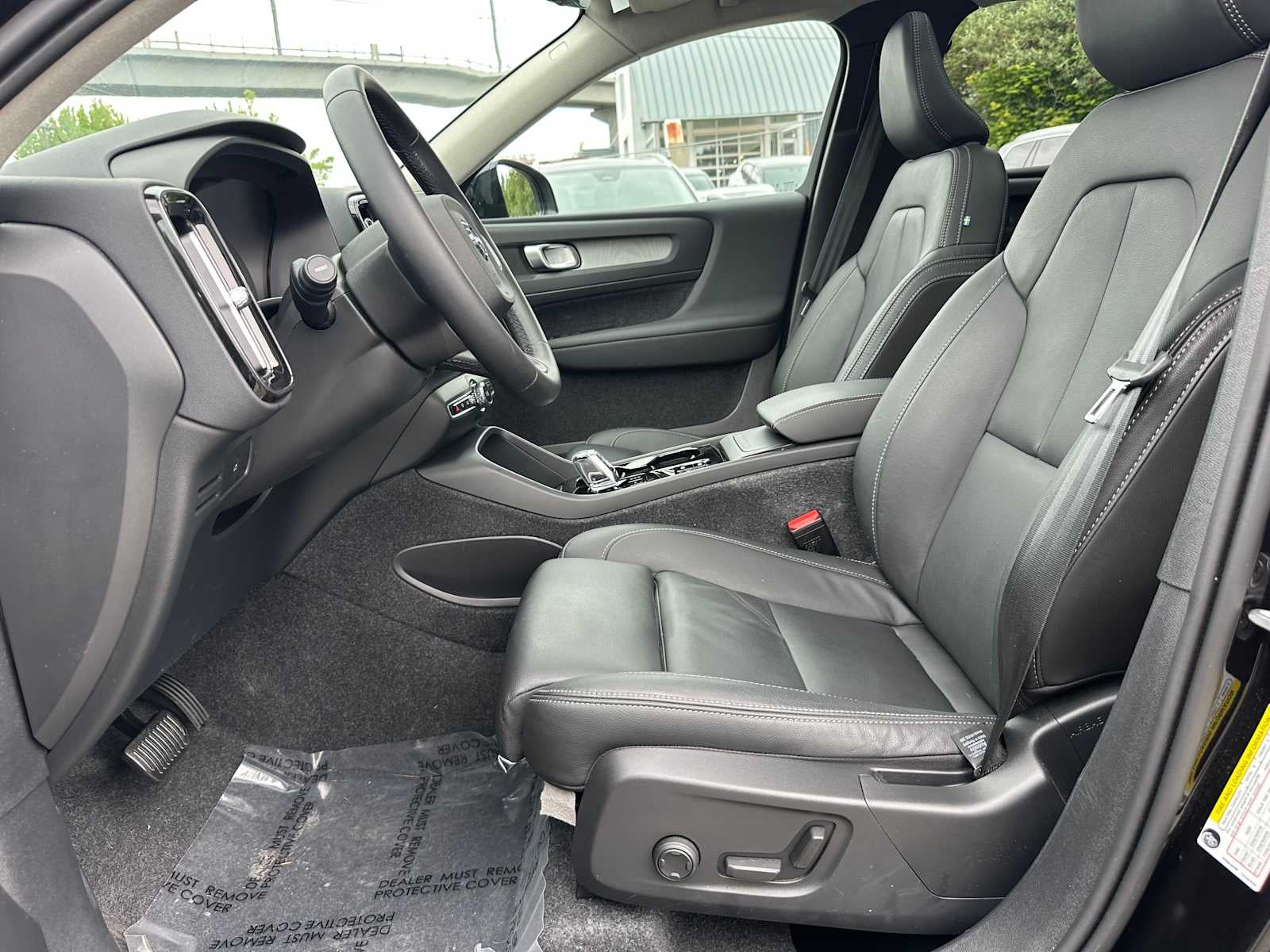 2025 Volvo XC40 Plus Dark Theme