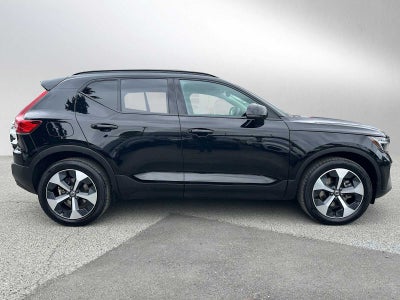 2025 Volvo XC40 Plus Dark Theme