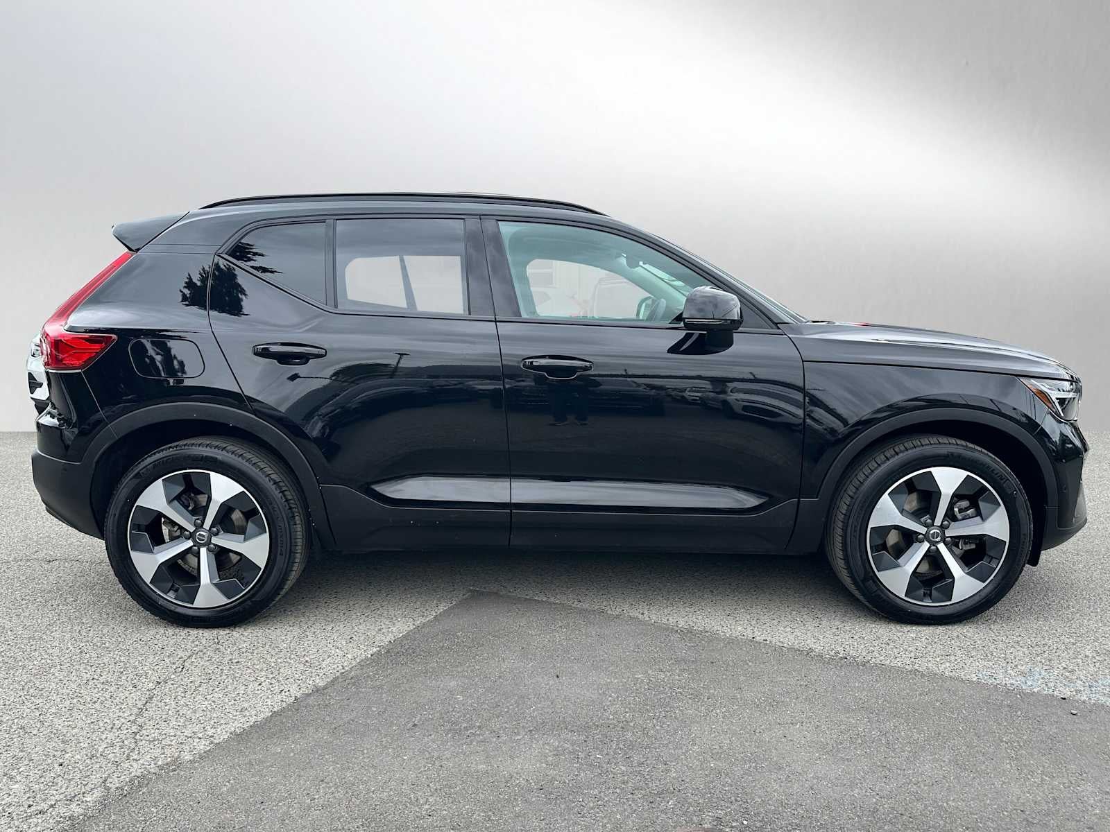 2025 Volvo XC40 Plus Dark Theme