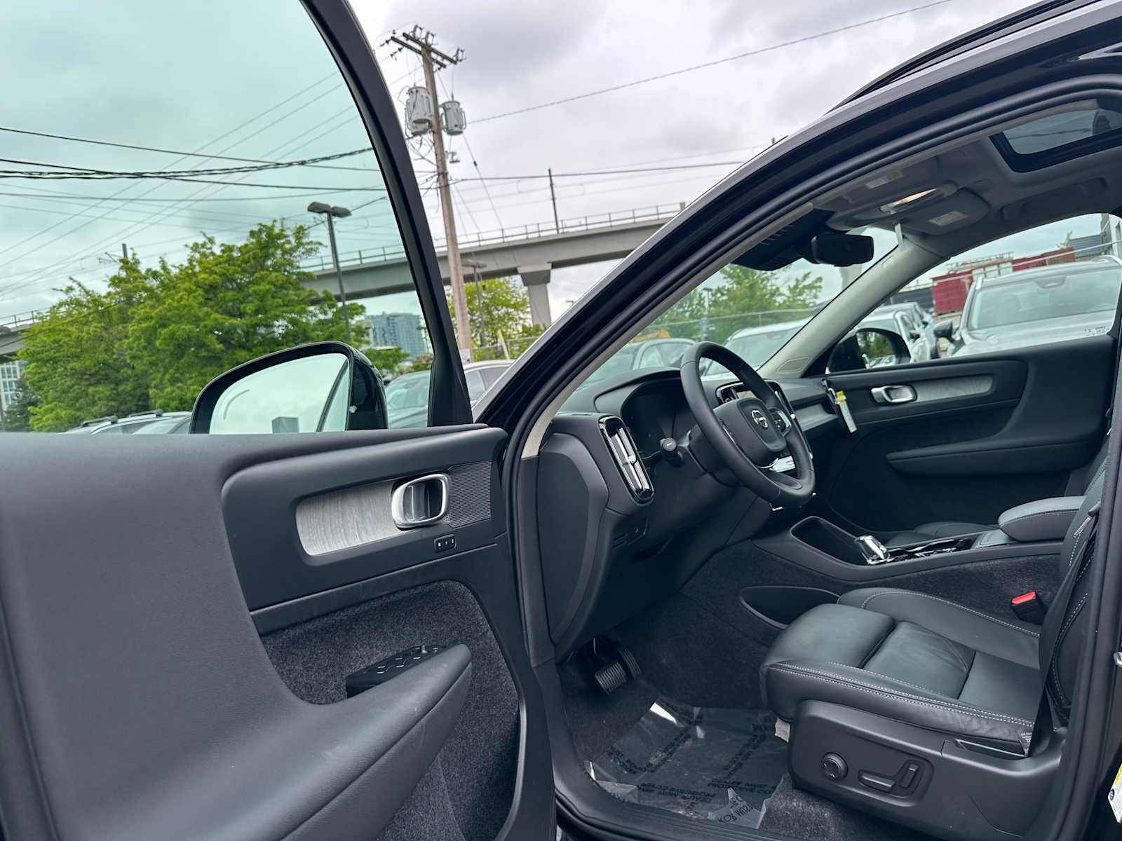 2025 Volvo XC40 Plus Dark Theme