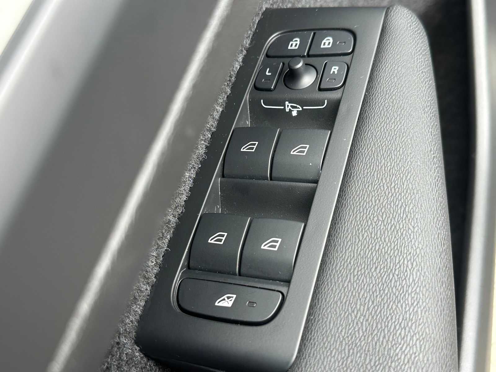 2025 Volvo XC40 Plus Dark Theme