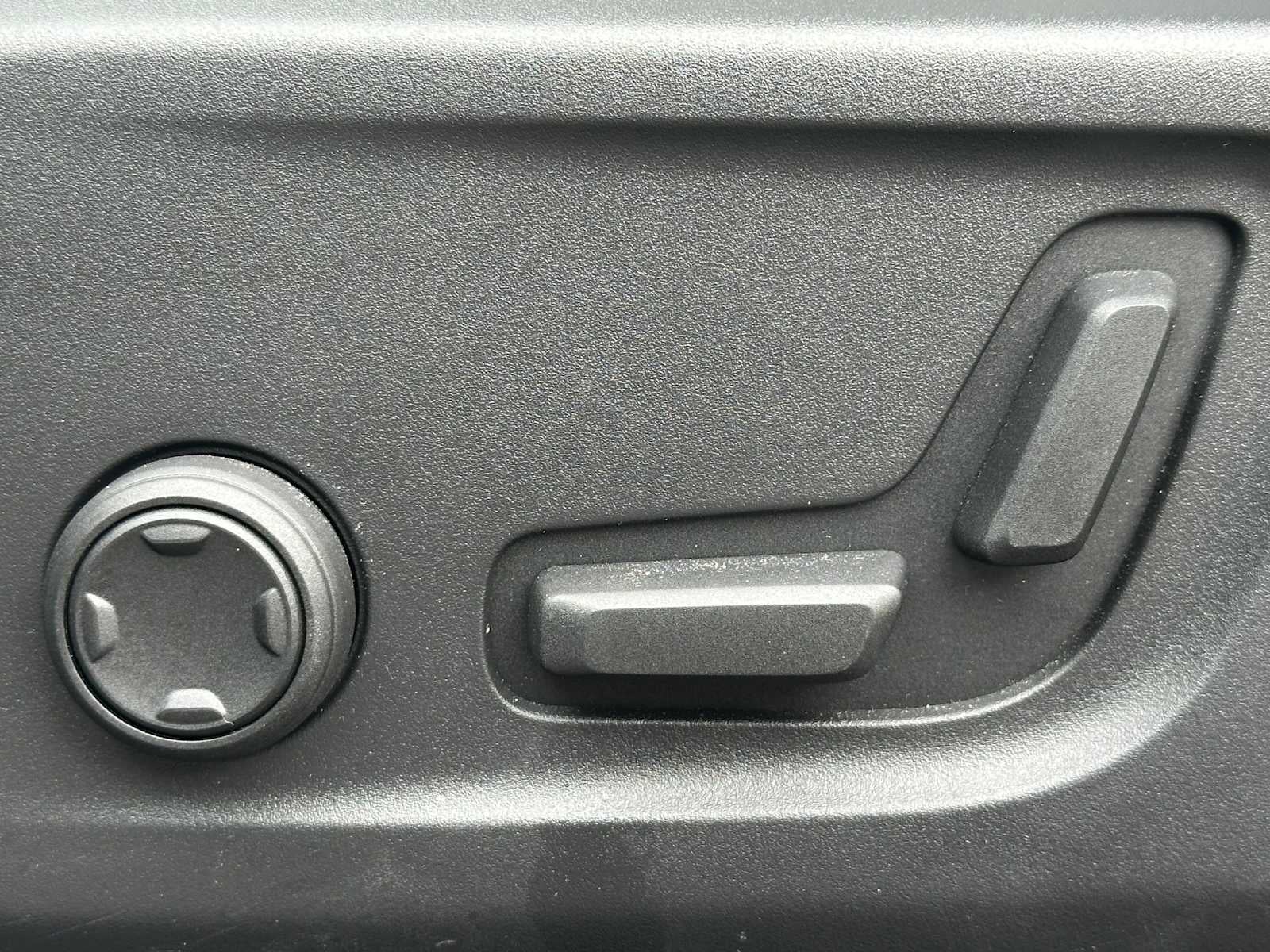 2025 Volvo XC40 Plus Dark Theme