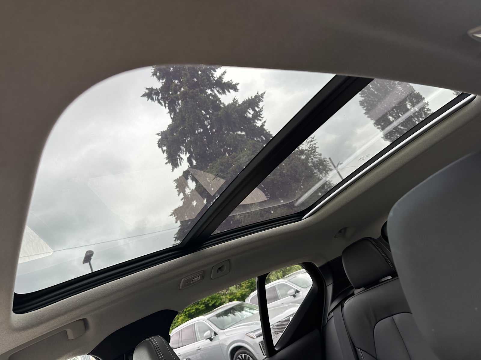 2025 Volvo XC40 Plus Dark Theme