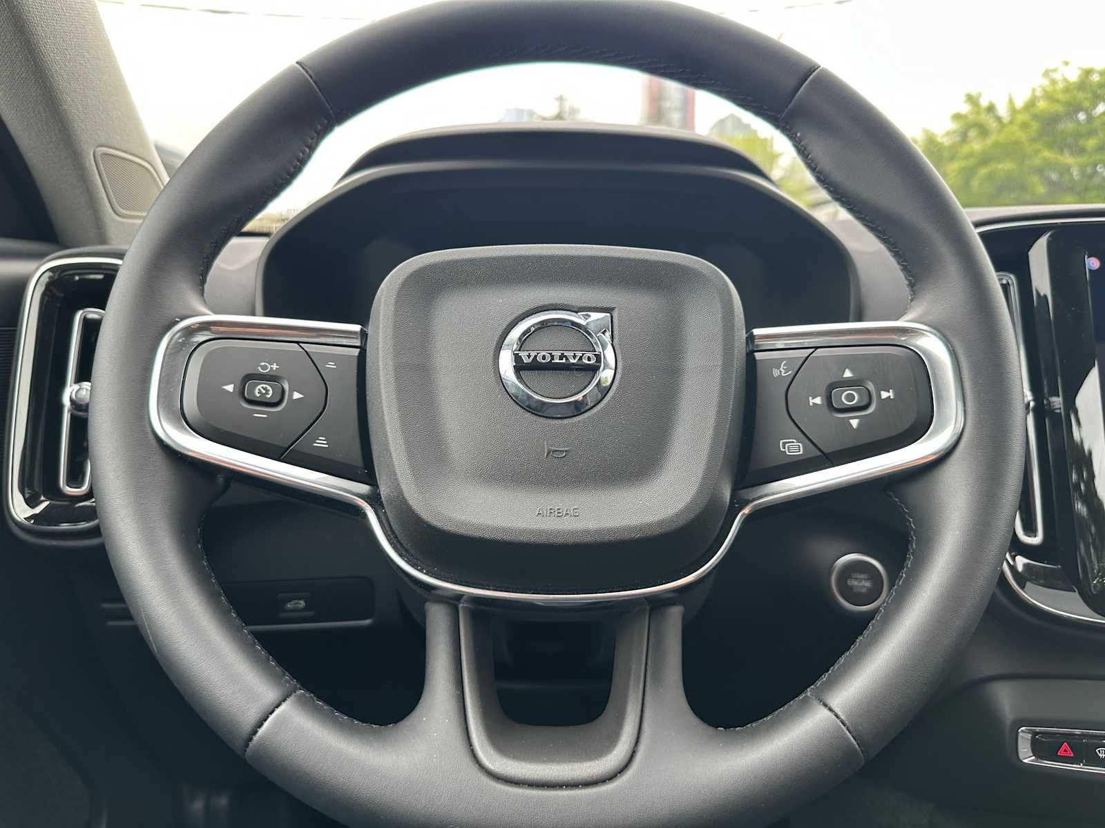 2025 Volvo XC40 Plus Dark Theme