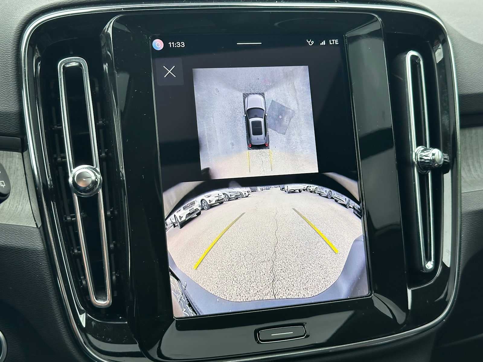 2025 Volvo XC40 Plus Dark Theme