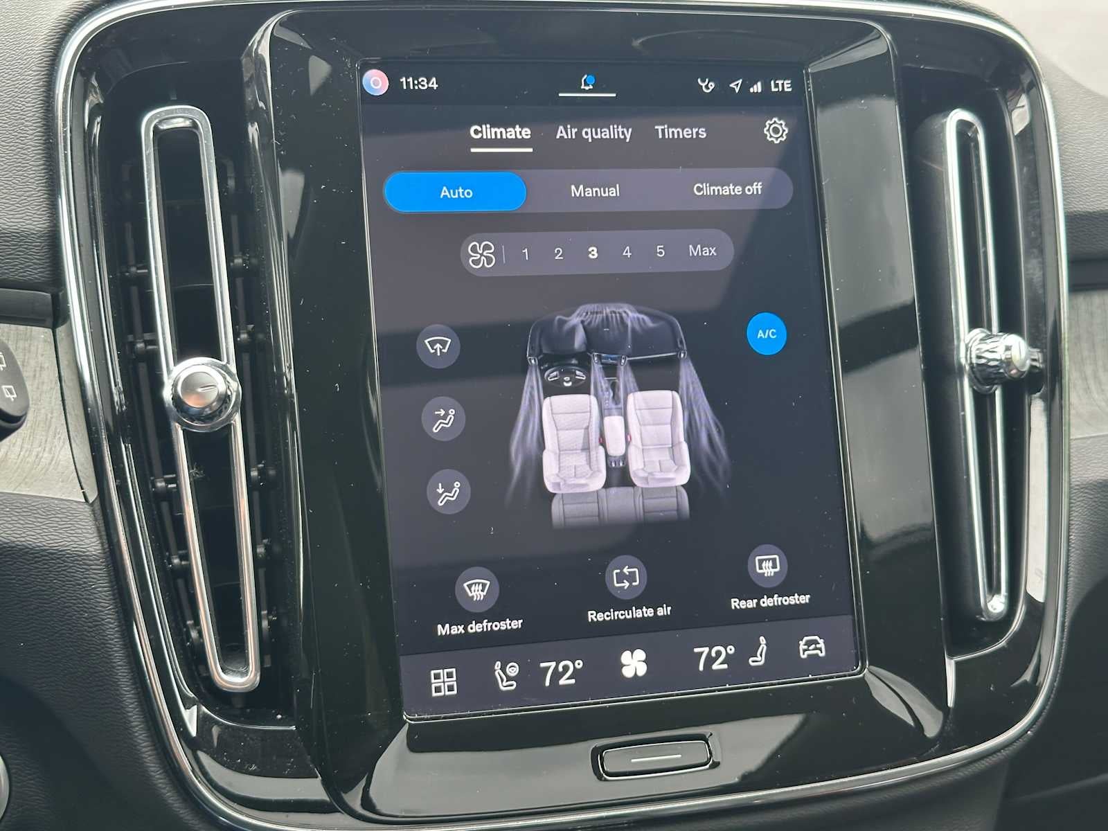 2025 Volvo XC40 Plus Dark Theme