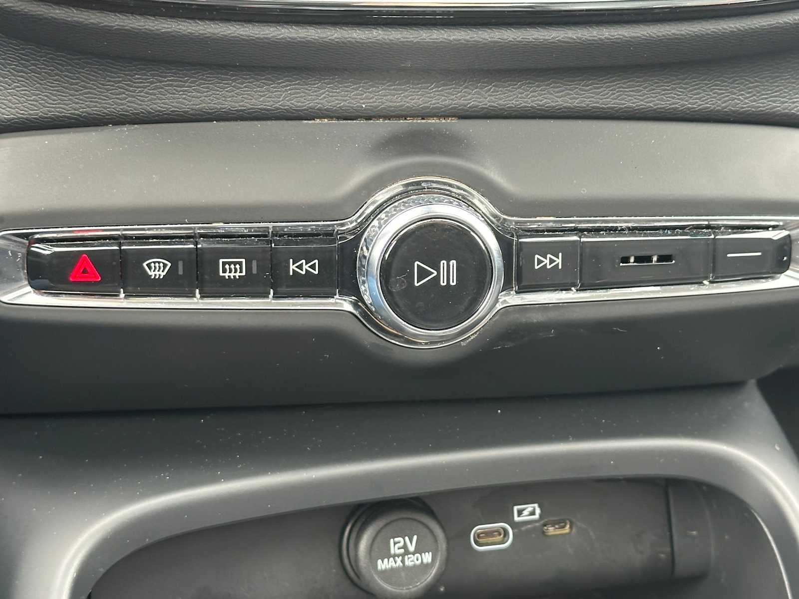 2025 Volvo XC40 Plus Dark Theme