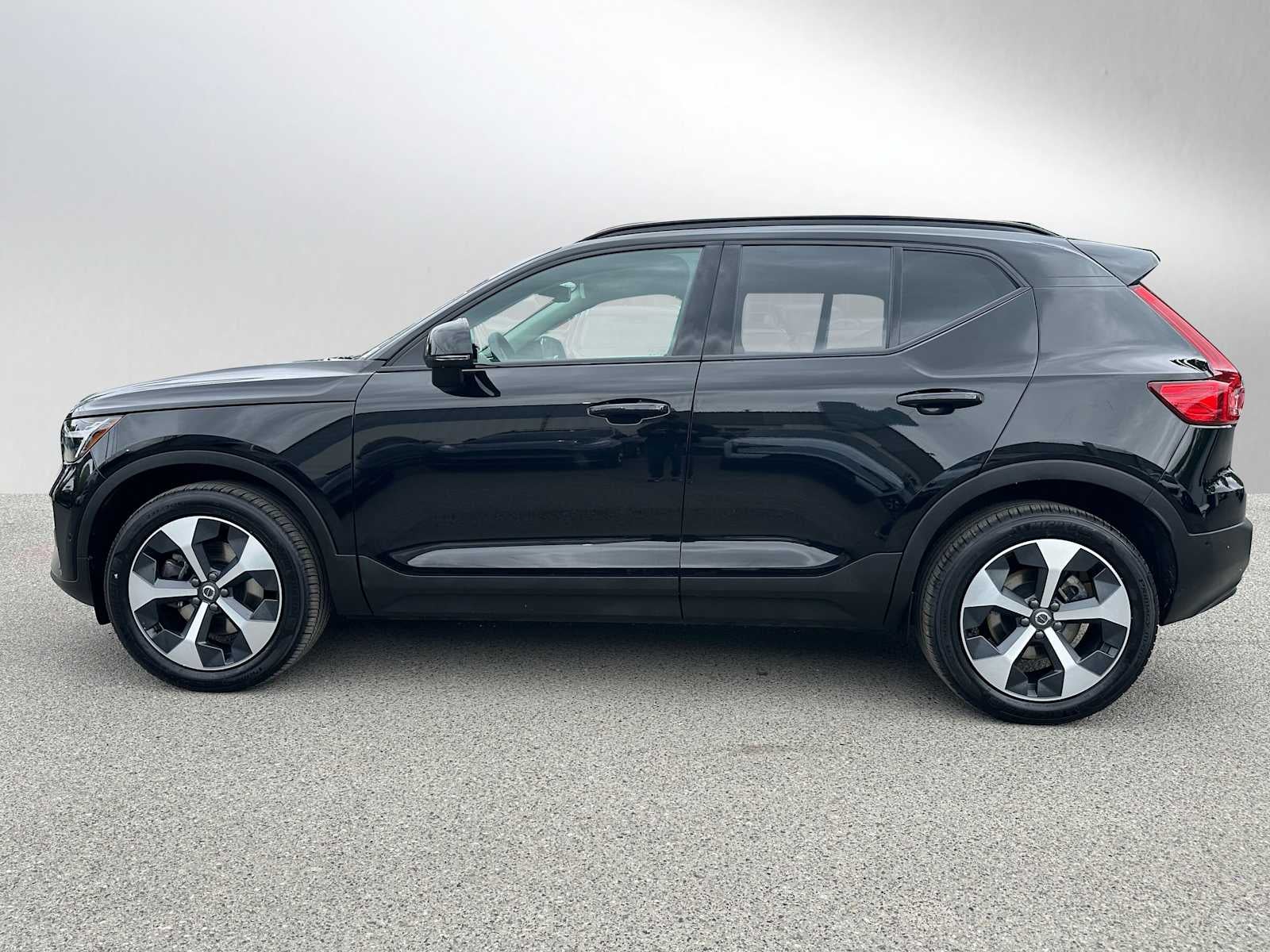 2025 Volvo XC40 Plus Dark Theme
