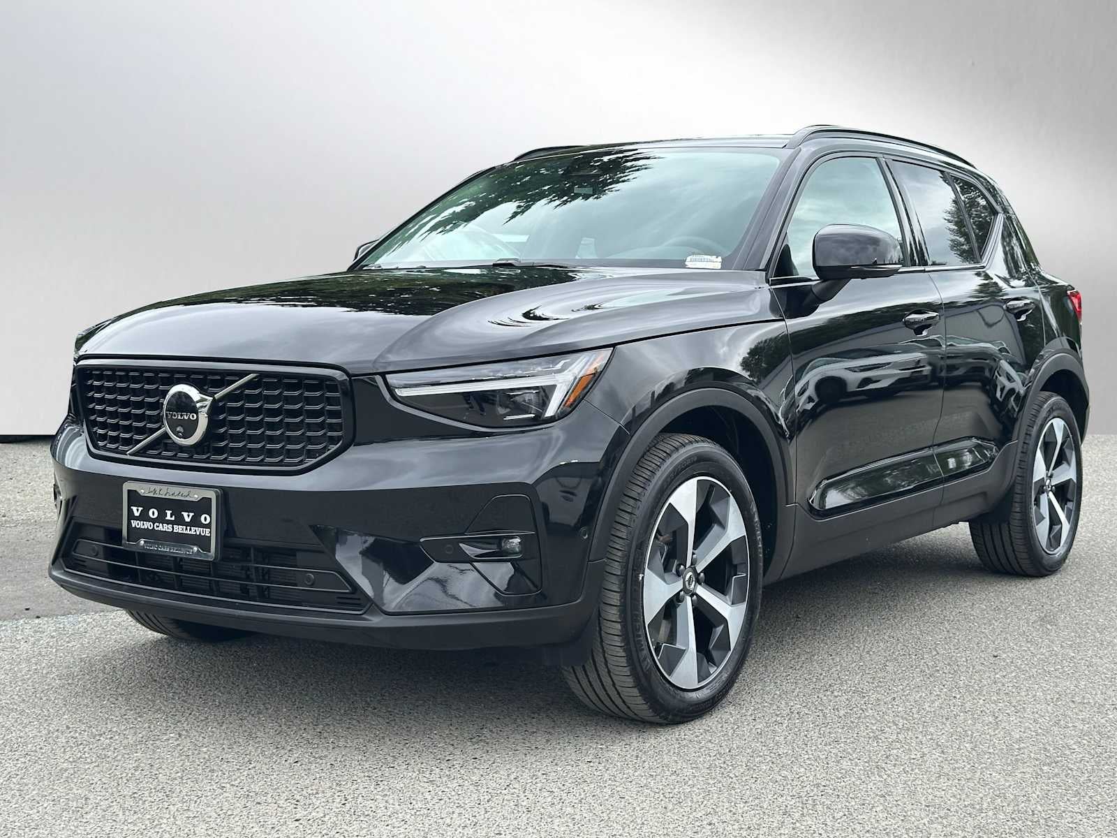 2025 Volvo XC40 Plus Dark Theme