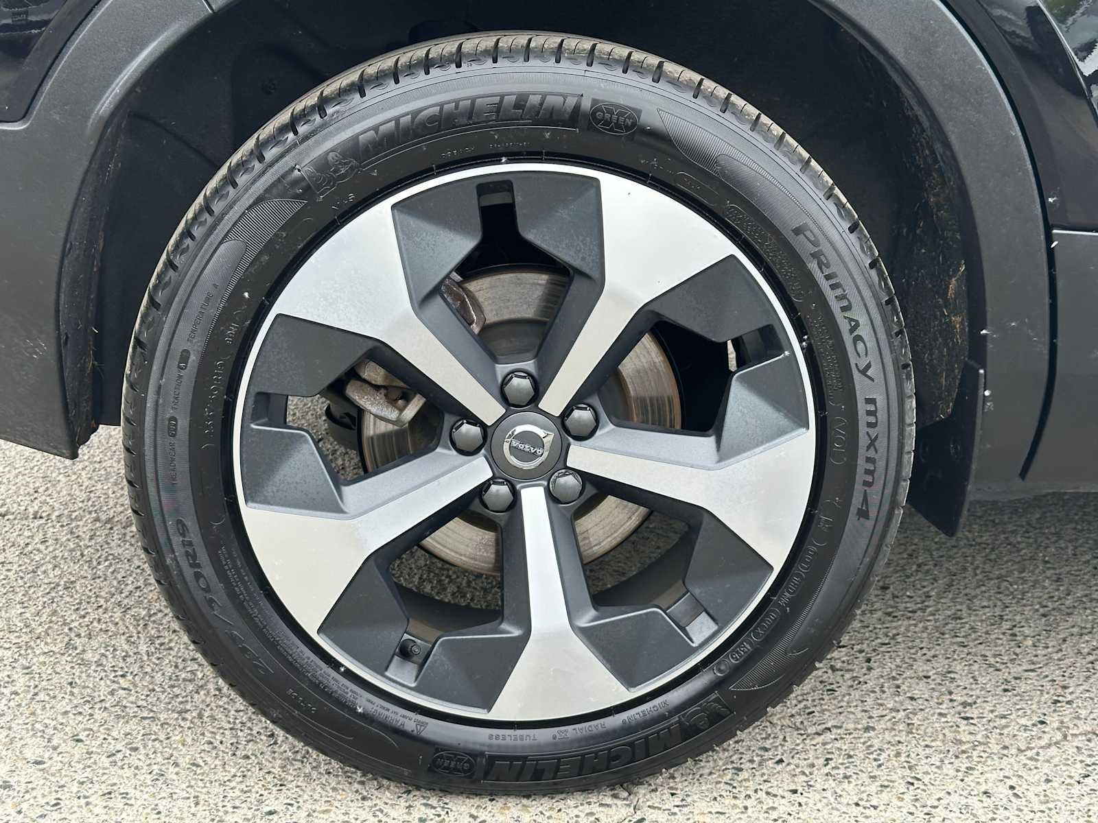 2025 Volvo XC40 Plus Dark Theme