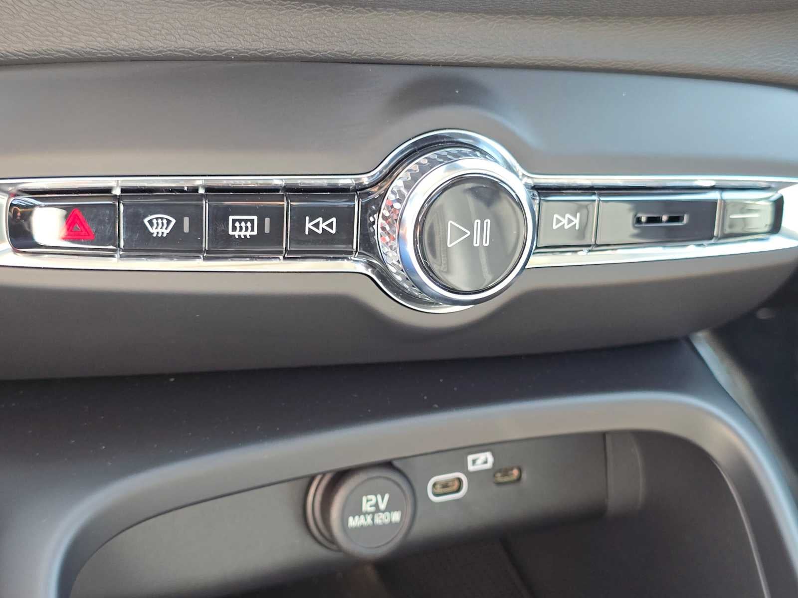 2026 Volvo XC40 Plus