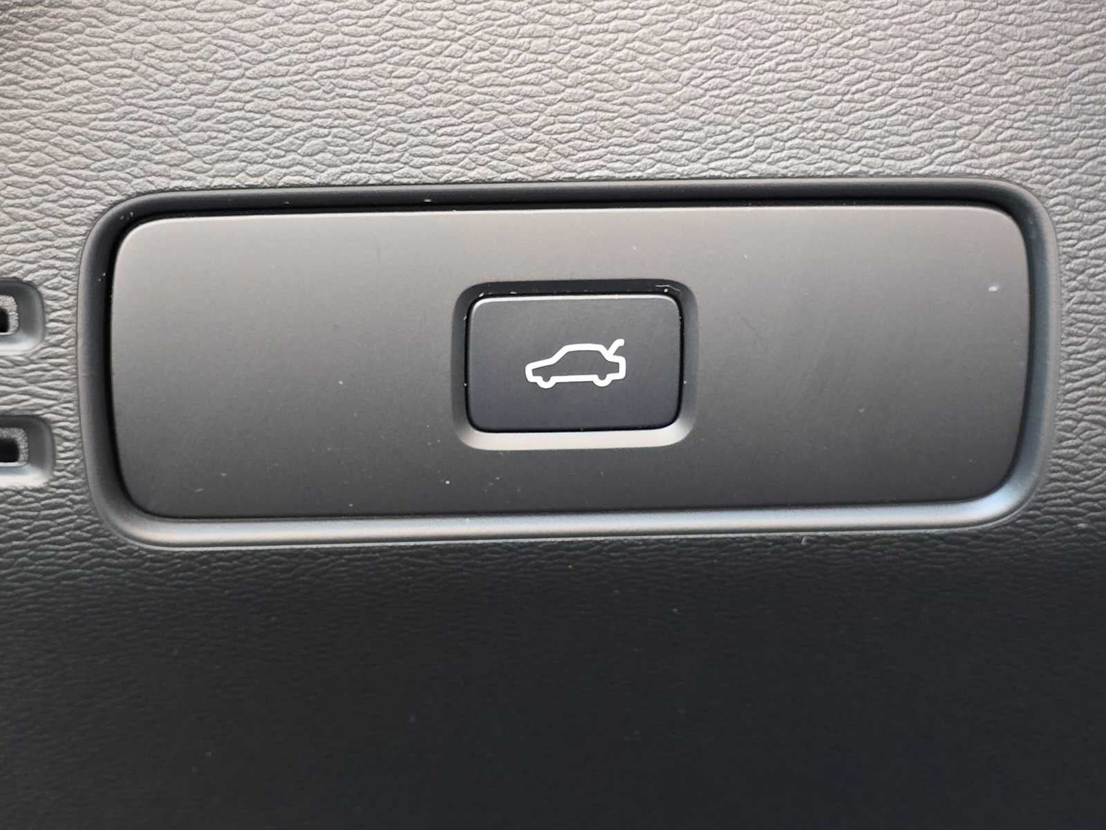 2026 Volvo XC40 Plus