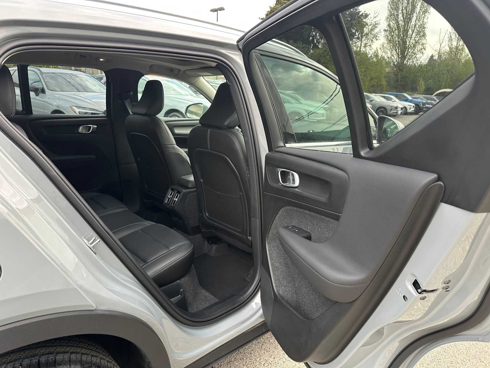 2025 Volvo XC40 Plus Bright Theme