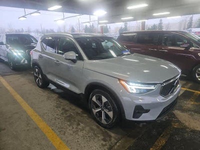 2025 Volvo XC40 Plus Bright Theme
