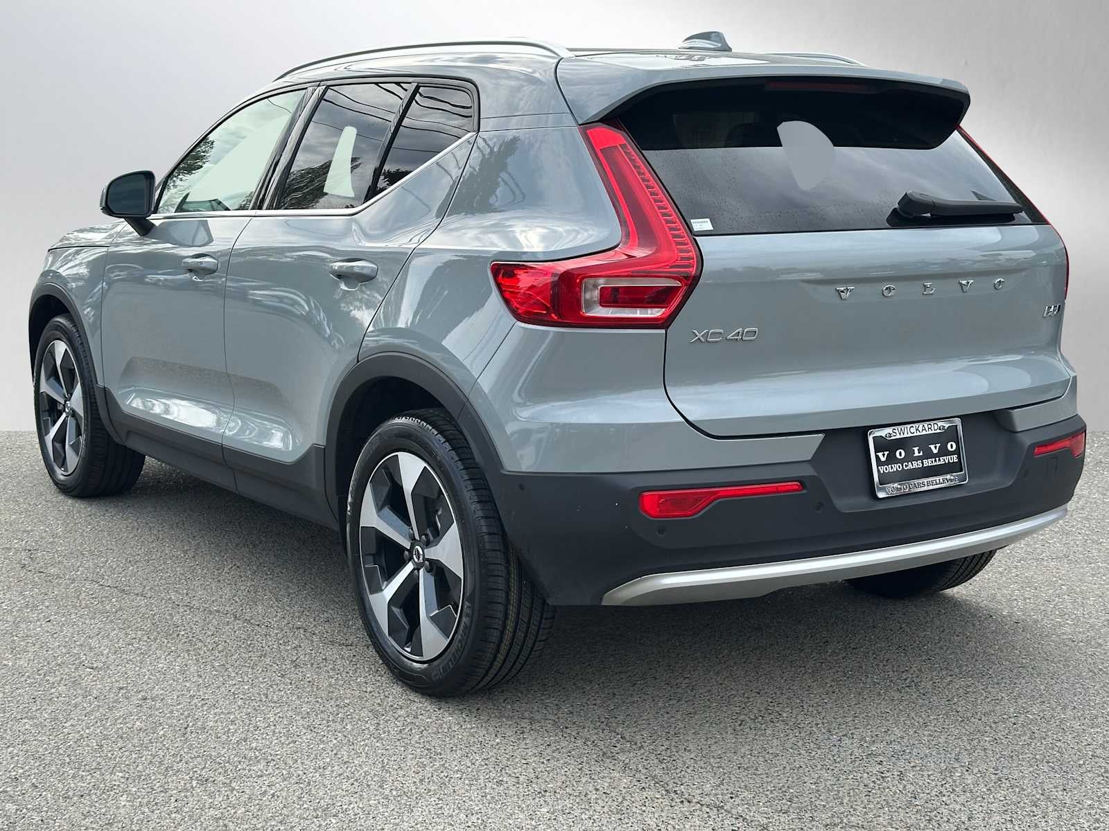 2025 Volvo XC40 Plus Bright Theme