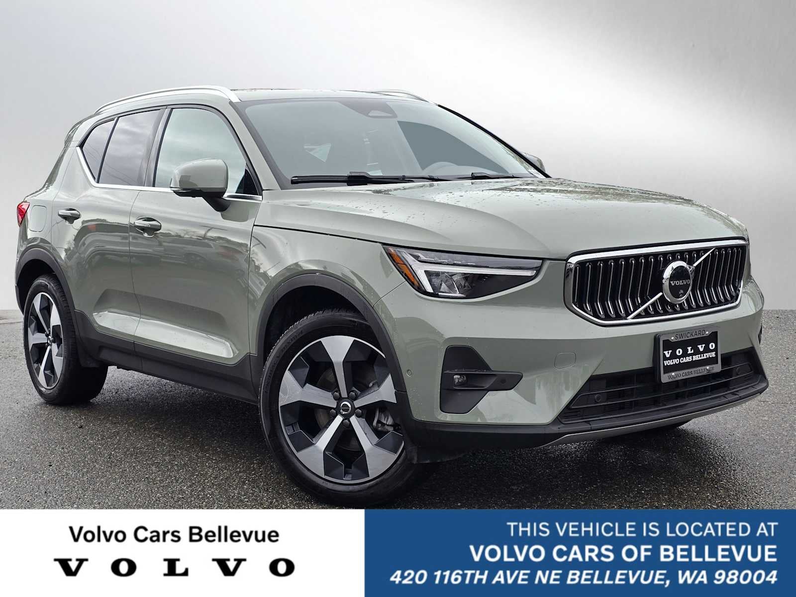 2025 Volvo XC40 Plus Bright Theme