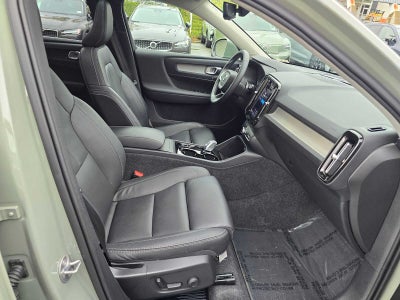 2025 Volvo XC40 Plus Bright Theme