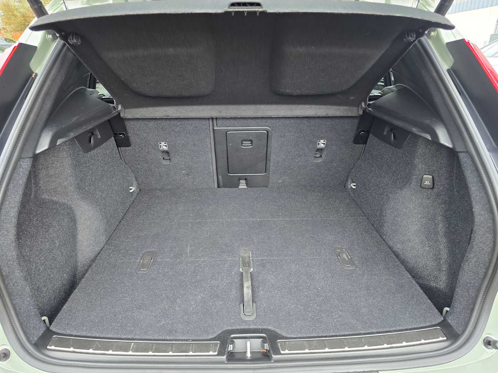 2025 Volvo XC40 Plus Bright Theme