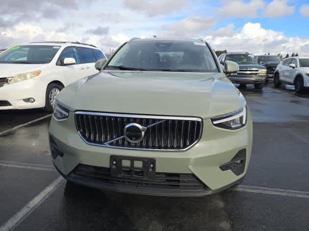2025 Volvo XC40 Plus Bright Theme