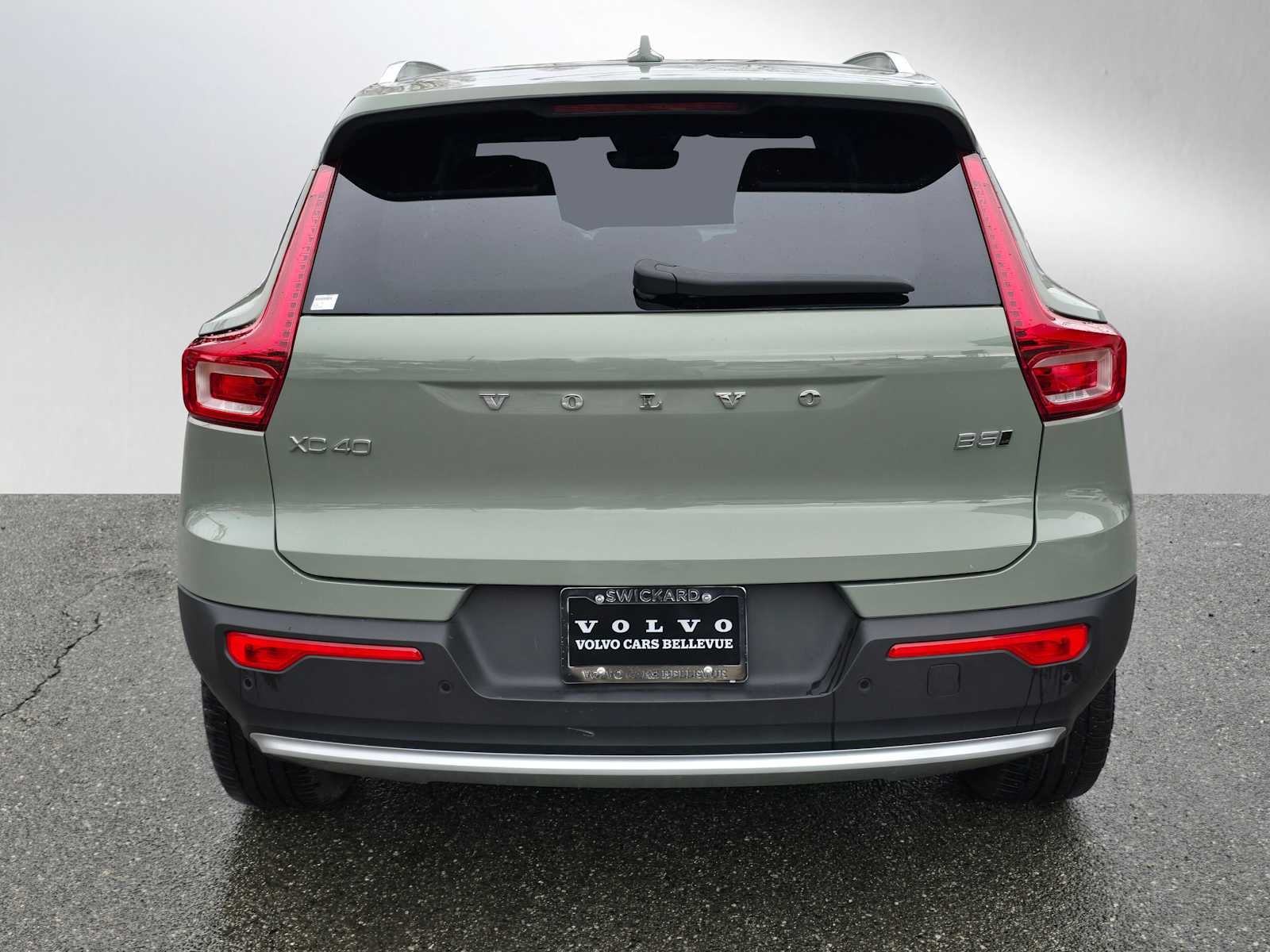 2025 Volvo XC40 Plus Bright Theme