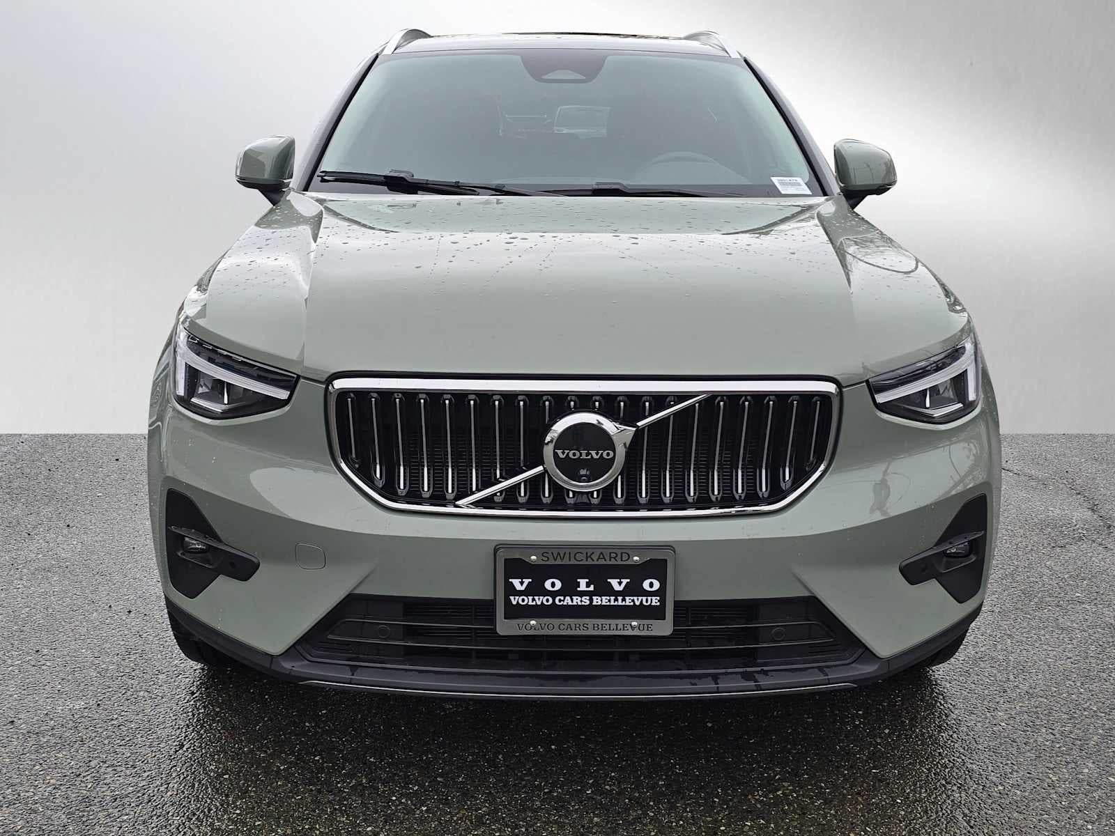 2025 Volvo XC40 Plus Bright Theme