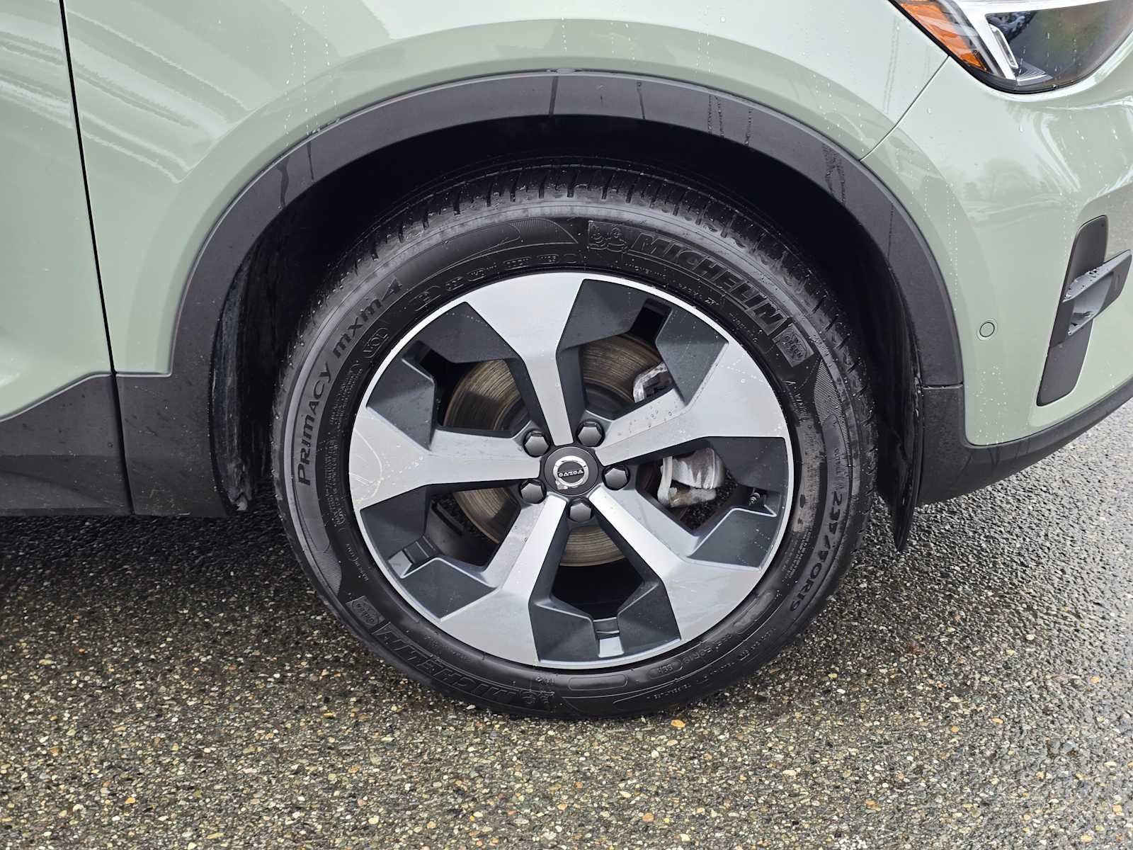 2025 Volvo XC40 Plus Bright Theme